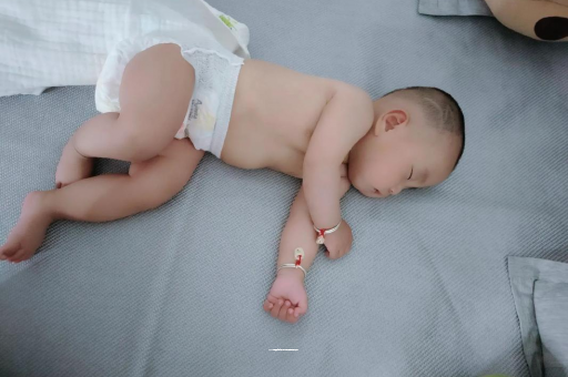 广州供卵包男孩宝宝鼻子不通气