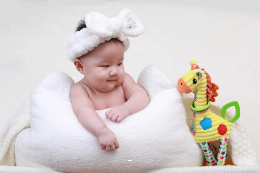 广州供卵包男孩宝宝几个月翻身